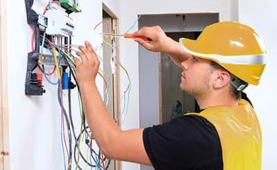 Servizi elettricista: Rifacimento impianti